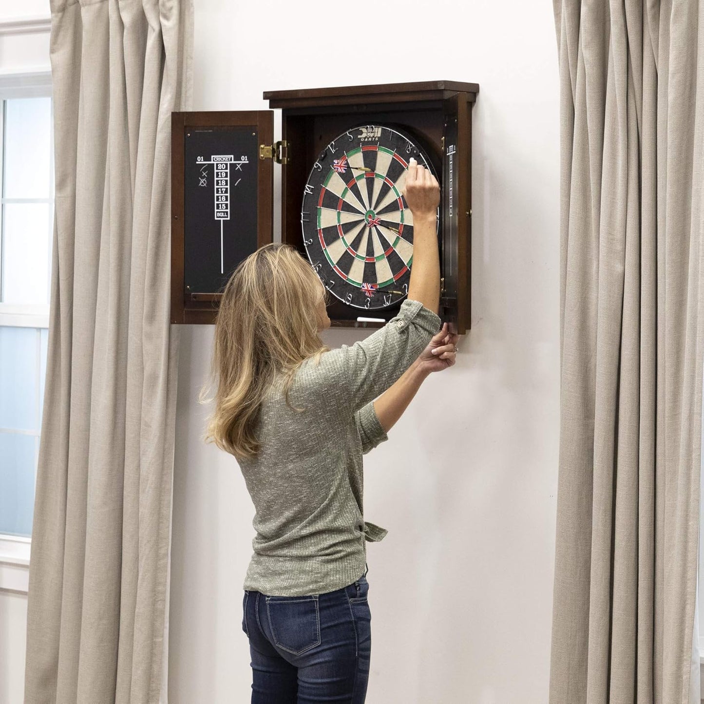 Traditional Dartboard Cabinet
